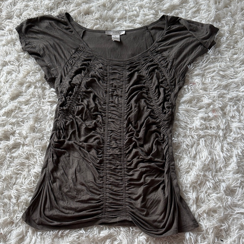 Kenar Short Sleeve Ruched Top in Olive Color